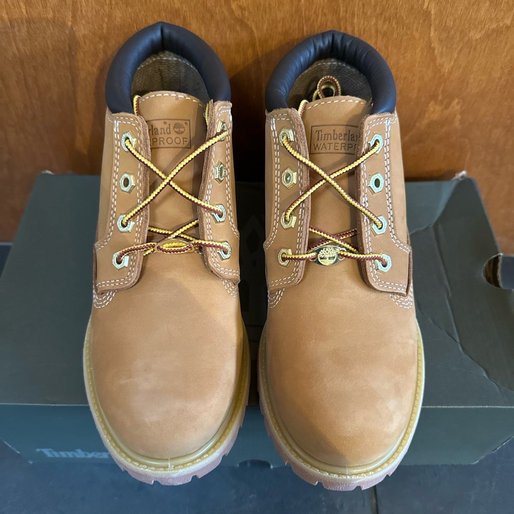 Timberland Nellie Waterproof Chuckka Wheat Nubuck Boots NWT in box Size 6.5